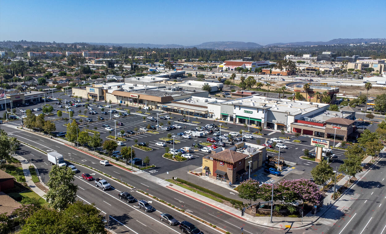 Hunter Court Shopping Center