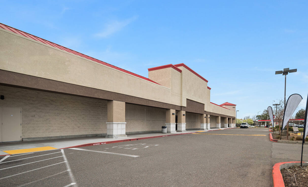Stanford Pointe Plaza